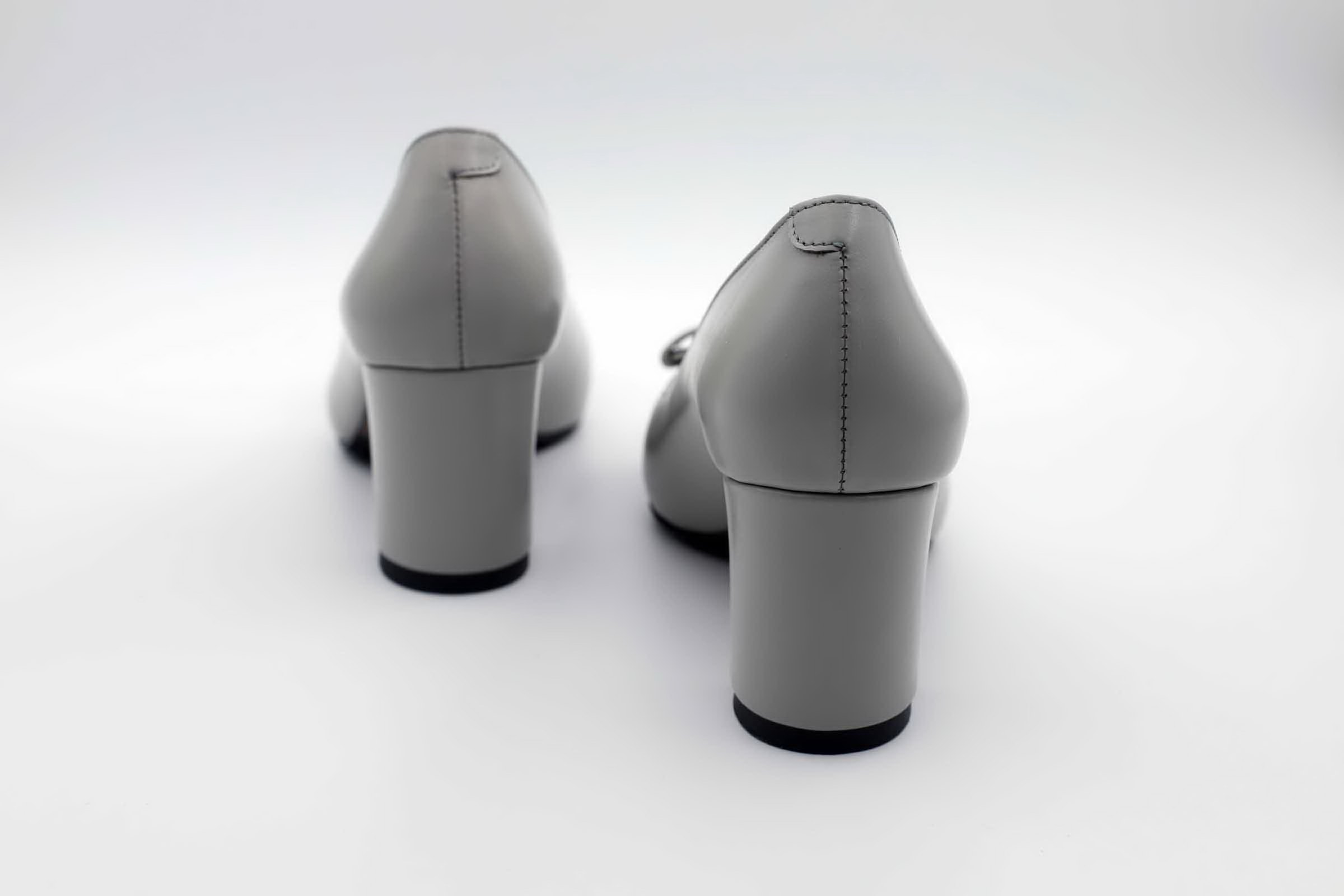 کفش پاشنه دار زنانه چرمی نیوهارت