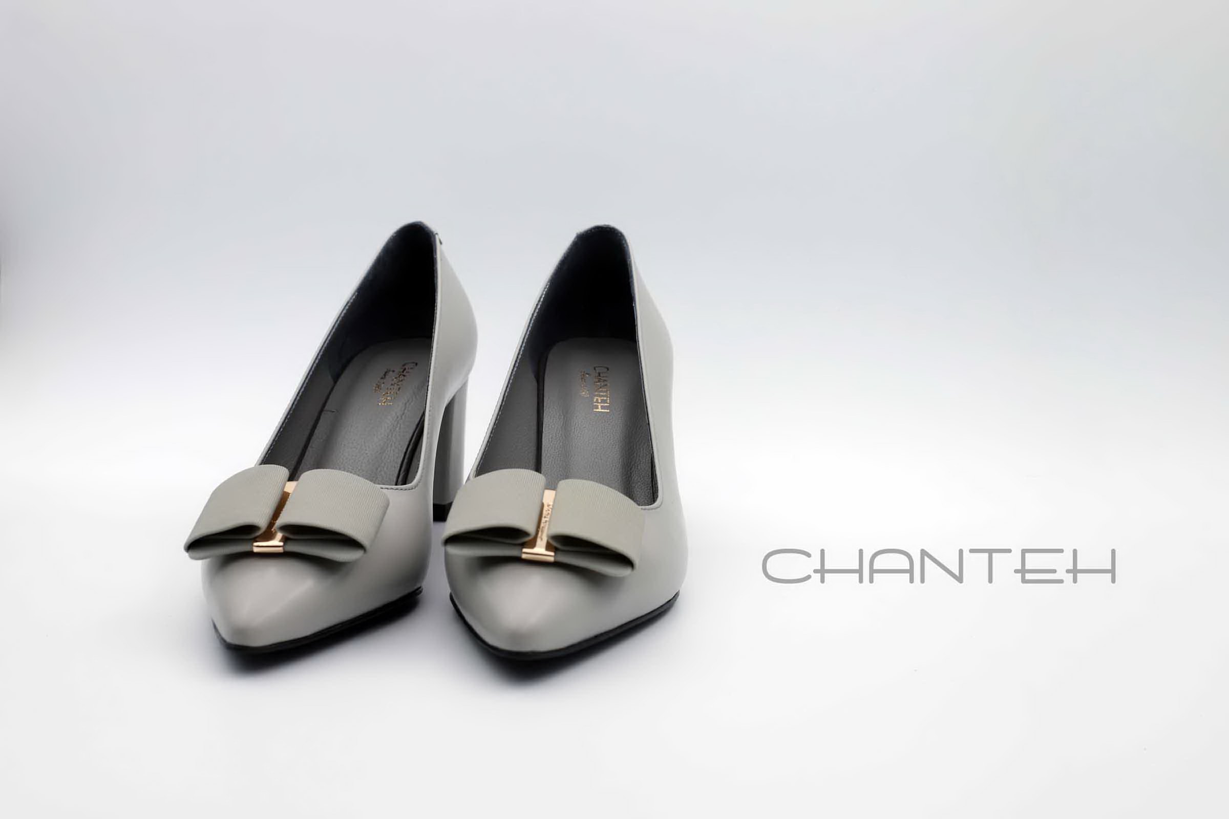 کفش پاشنه دار زنانه چرمی نیوهارت