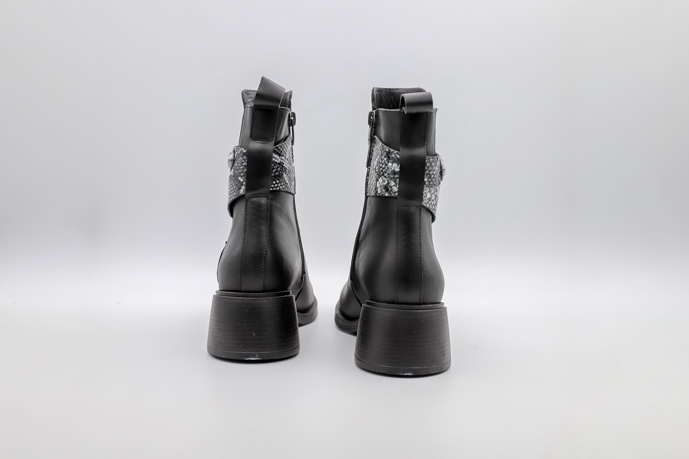 نیم بوت چرمی زنانه پاشنه کوتاه مدل اگنس