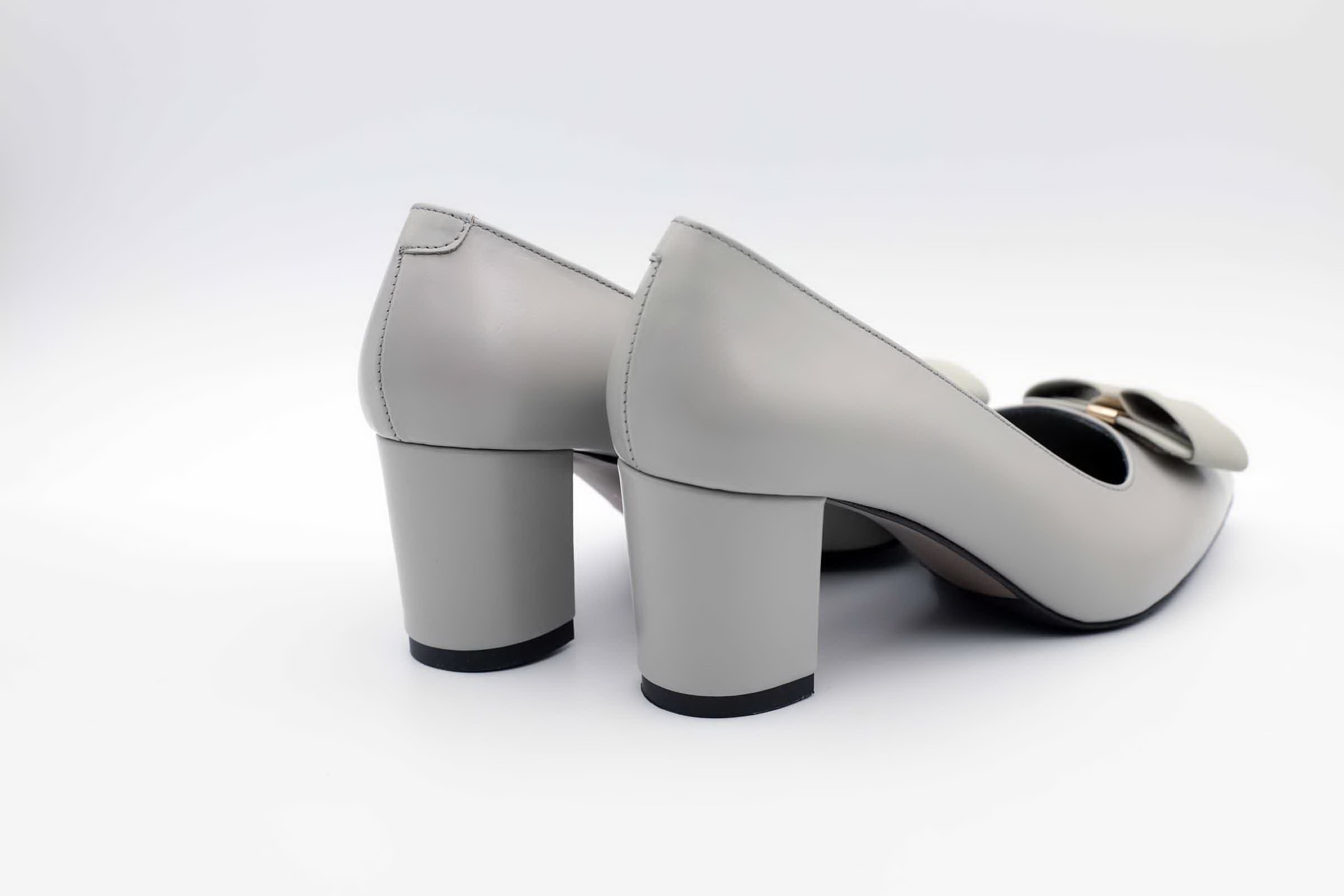 کفش پاشنه دار زنانه چرمی نیوهارت