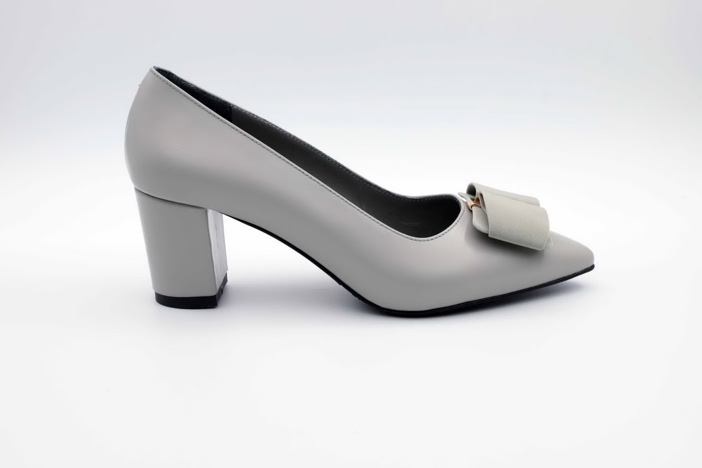 کفش پاشنه دار زنانه چرمی نیوهارت