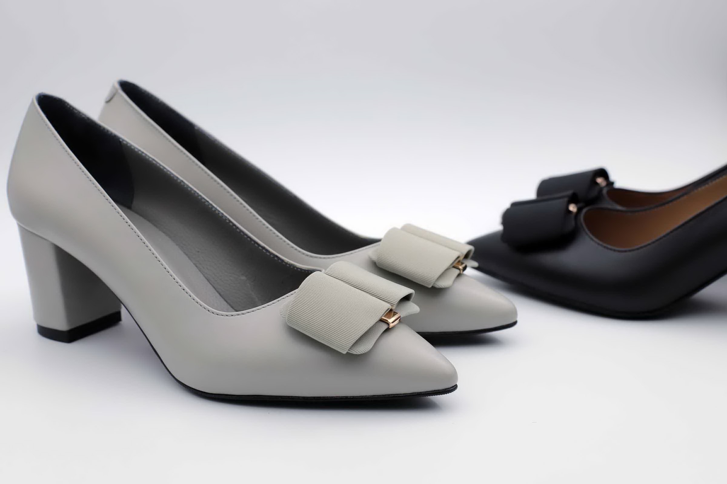 کفش پاشنه دار زنانه چرمی نیوهارت