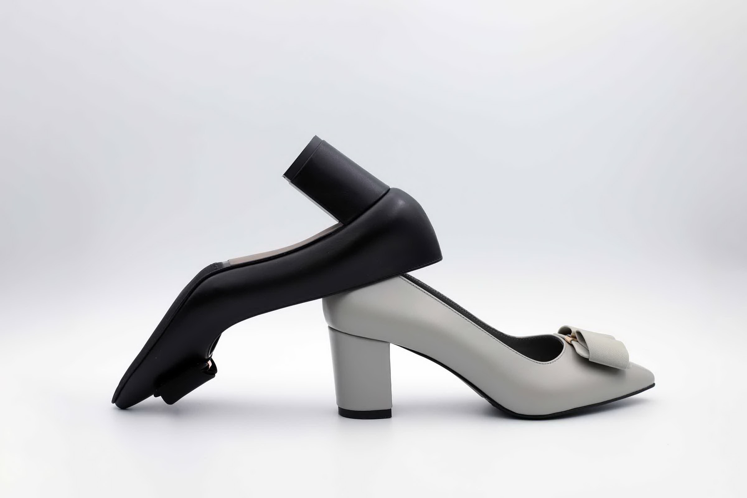 کفش پاشنه دار زنانه چرمی نیوهارت