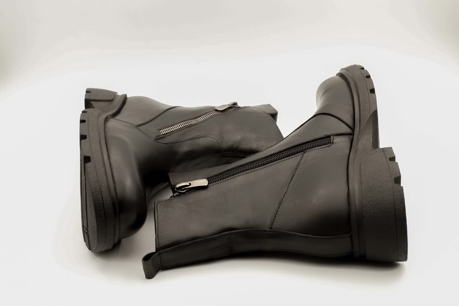 بوت تمام چرم زنانه اسلش