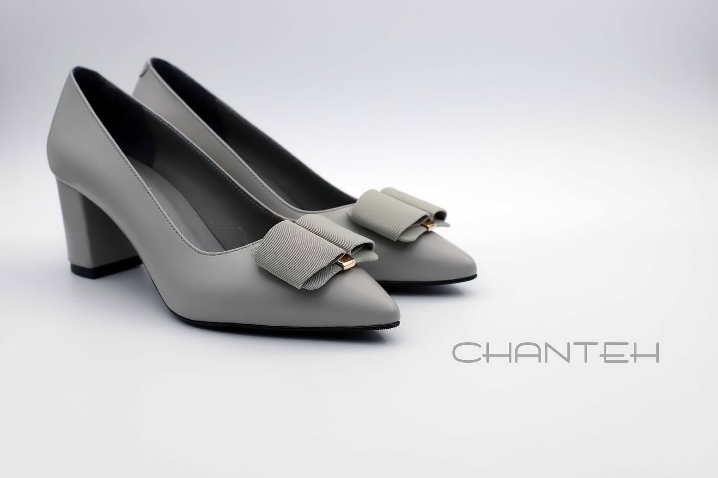 کفش پاشنه دار زنانه چرمی نیوهارت